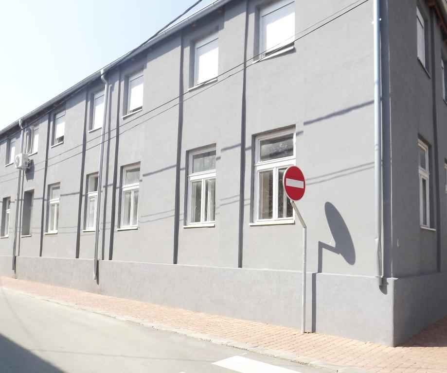 Apartmani Zrenjanin Rum bild